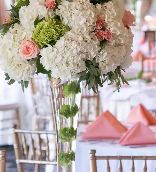 Flower bouquet table centerpiece for wedding reception